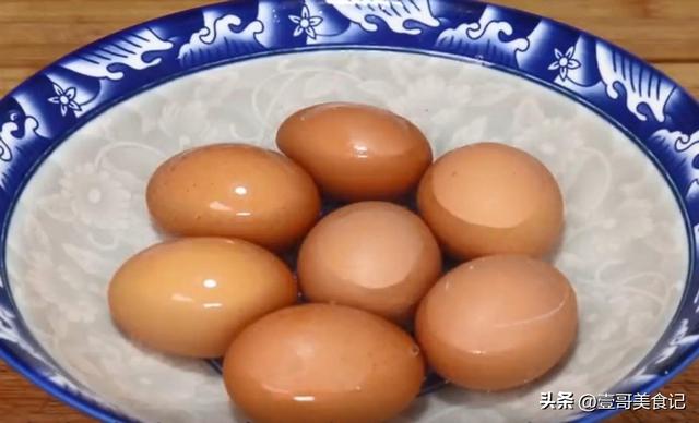 一碗面粉三个鸡蛋教你独特新做法（鸡蛋别煮着吃了）(3)